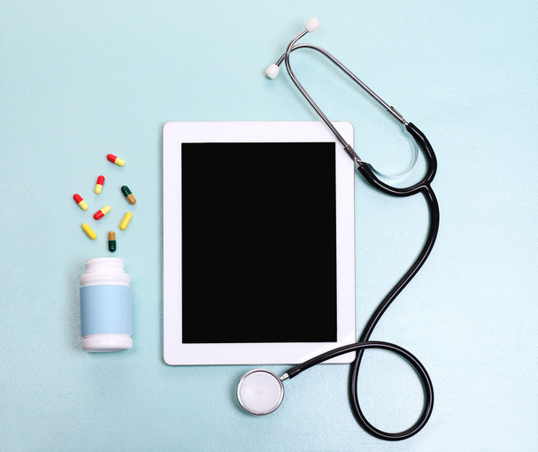 Medical tablet with stethoscope - Φωτογραφία, εικόνα