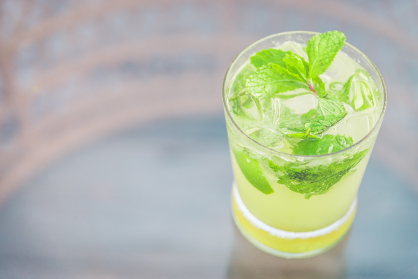 Ice Mojito lime juice cocktail - Фото, изображение