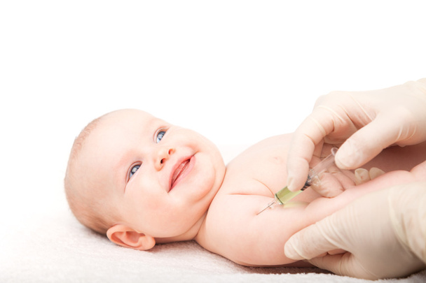 Çocuk doktoru veren bebek kız kas içi enjeksiyon - Fotoğraf, Görsel