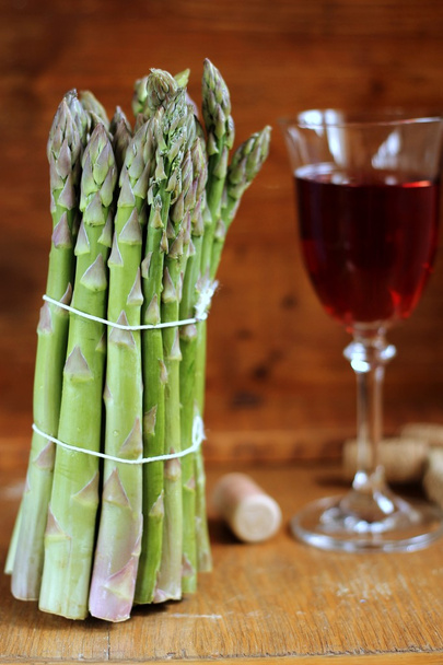 Green asparagus and pink wine - Photo, Image
