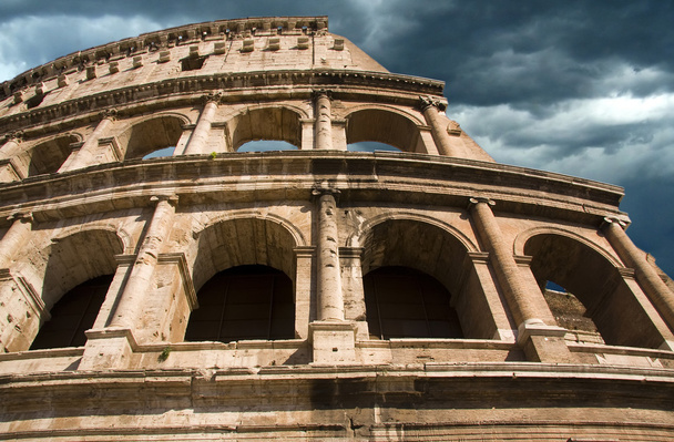 Coliseo antiguo anfiteatro en Roma
 - Foto, imagen