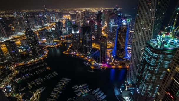 Zaman atlamalı havadan görünümü Şeyh Zayed yolu ile Dubai Yat Limanı - Video, Çekim