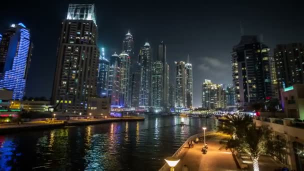 Znane miejsce River Walk i Dubai Marina z wieżowca - Materiał filmowy, wideo