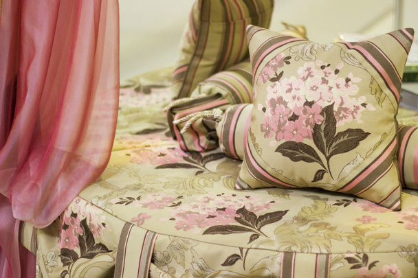 Decorative pillow with floral pattern. - Fotoğraf, Görsel
