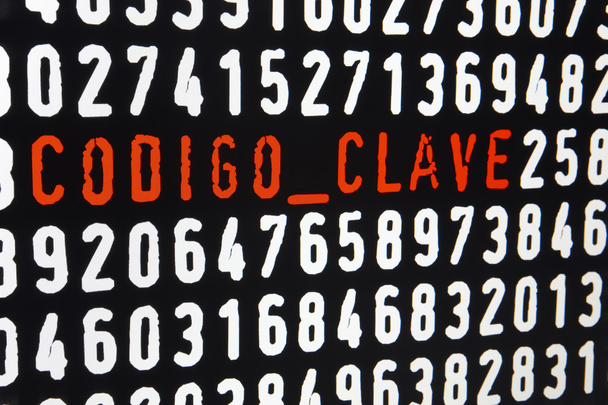 Экран компьютера с текстом кодиго-клава на черном фоне
 - Фото, изображение