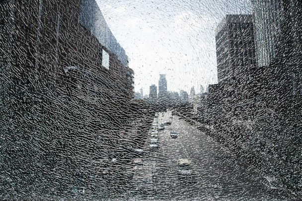 kırık camı şehir manzarası - Fotoğraf, Görsel