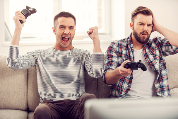 Young men playing video games - 写真・画像