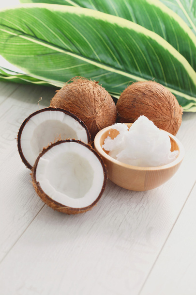 Olej kokosowy z kokosy - Zdjęcie, obraz