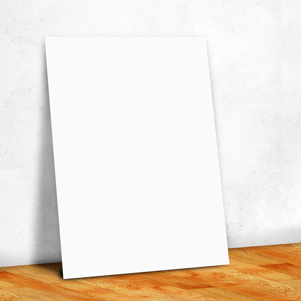 tyhjä valkoinen paperi valkoisella seinällä ja puuparkettilattia, M
 - Valokuva, kuva