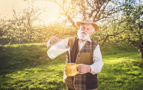 Senior Farmer with milk jug - Φωτογραφία, εικόνα