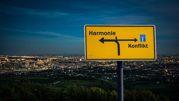 Obraz s ukazatelem ukazujícím dvěma různými směry v němčině. Jeden směr ukazuje na harmonii, druhý na konflikt. - Fotografie, Obrázek
