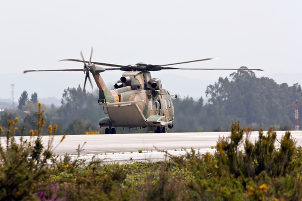 MONTE REAL, PORTUGALI-huhtikuu 7: Agusta-Westland EH-101 Merlin Portugalin prep
 - Valokuva, kuva
