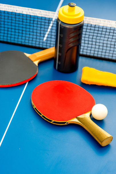Équipement de ping-pong
 - Photo, image