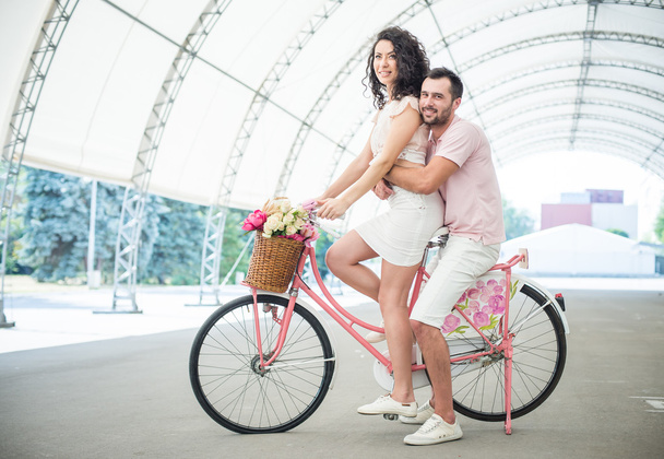 Couple with pink vintage bicycle in the summer park - Fotografie, Obrázek