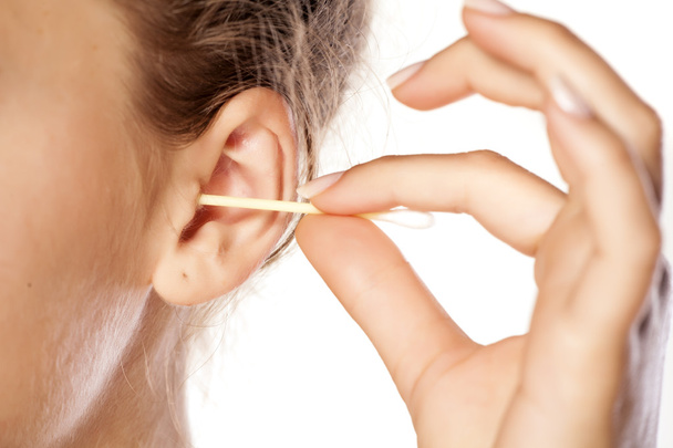Higiene de oídos
 - Foto, imagen