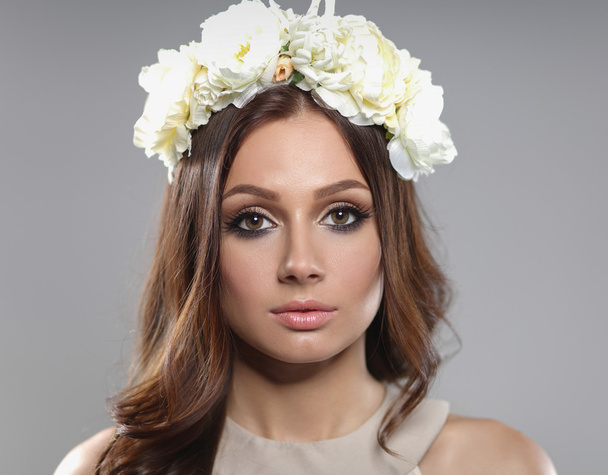 Portrait of a beautiful woman with flowers in her hair. Fashion - Zdjęcie, obraz