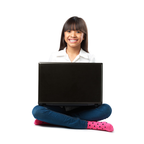 ノートパソコンを持つ女の子 - 写真・画像