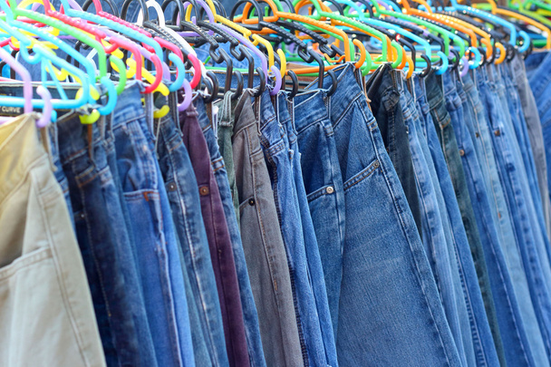 Много винтажных джинсов со швами на продажу
 - Фото, изображение