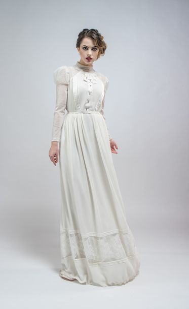 Woman in white dress - Zdjęcie, obraz