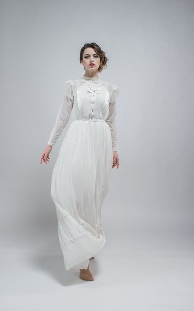 Woman in white dress - Foto, Imagem