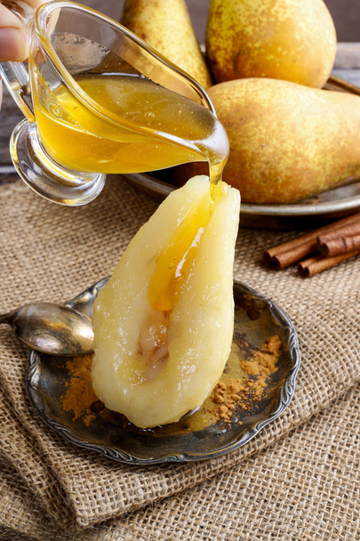 Pear with honey - 写真・画像