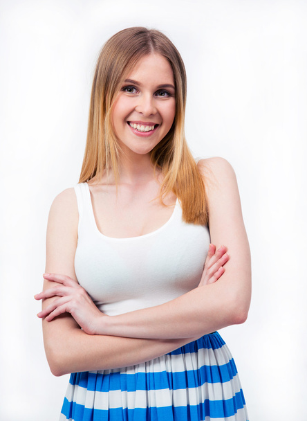 Smiling casual woman standing with arms folded  - Foto, Bild