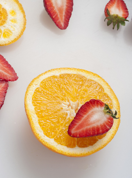 cut strawberry and orange - Fotografie, Obrázek