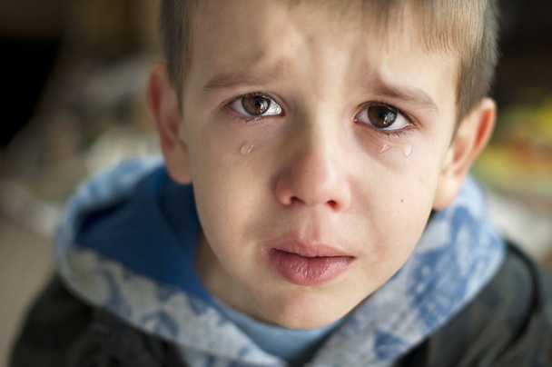 üzgün çocuk ağlıyor - Fotoğraf, Görsel