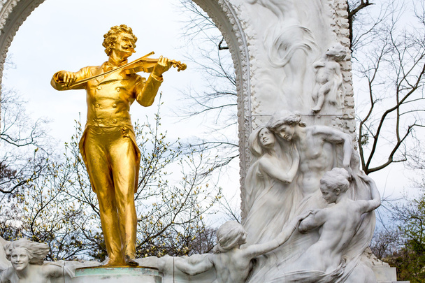 Статуя Иоганна Штрауса, Штадпарк в Вене, Австрия
 - Фото, изображение