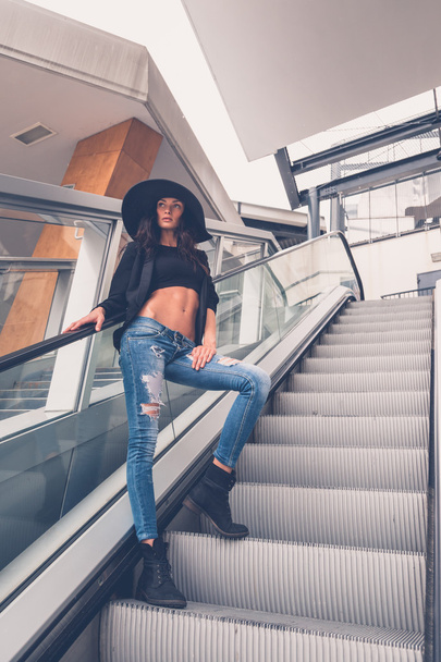 Beautiful girl posing on an escalator - Valokuva, kuva