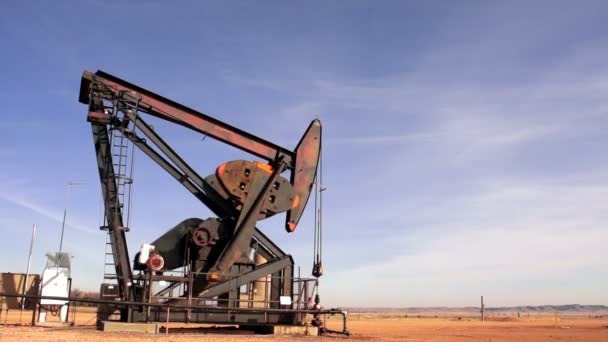 Pompy oleju Teksas Jack Fracking ropy wydobycia maszyna - Materiał filmowy, wideo
