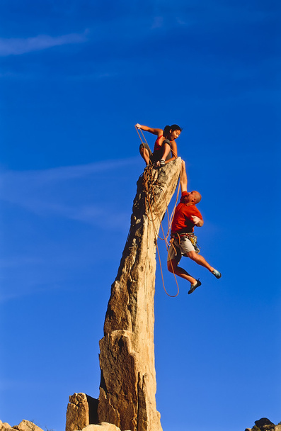 Bergsteigerteam auf dem Gipfel. - Foto, Bild