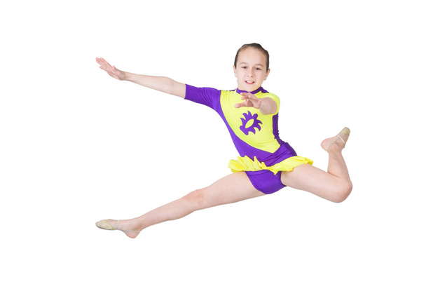 Sevimli genç kız jimnastik yapıyor - Fotoğraf, Görsel