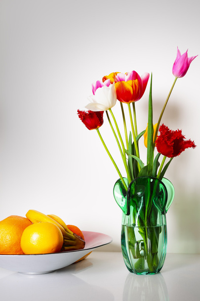 Still life with tulips and fruits - Fotoğraf, Görsel