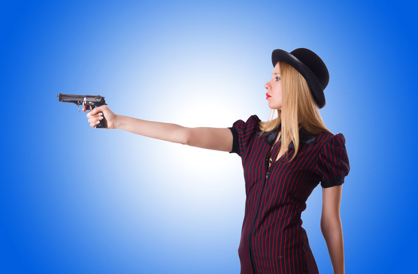 Mulher gangster com pistola
 - Foto, Imagem