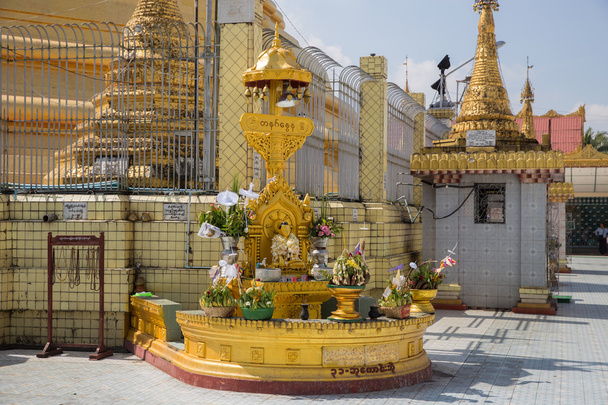 Botataung pagoda, yangon, myanmar - Zdjęcie, obraz