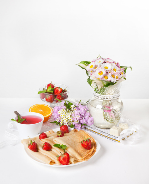Strawberry breakfast - Foto, afbeelding