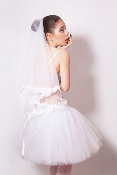 Portrait of a beautiful bride in veil - Фото, зображення