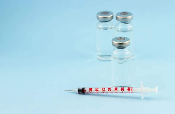 Medyczne ampułki z strzykawka insuliny - Zdjęcie, obraz