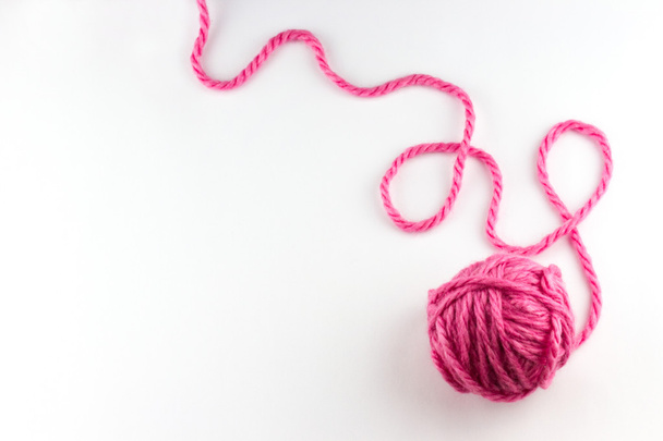 ピンクのウール糸 - 写真・画像