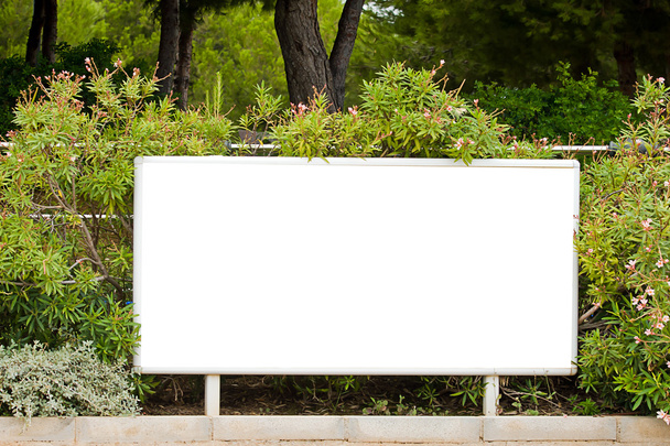 blank billboard garden - Foto, afbeelding
