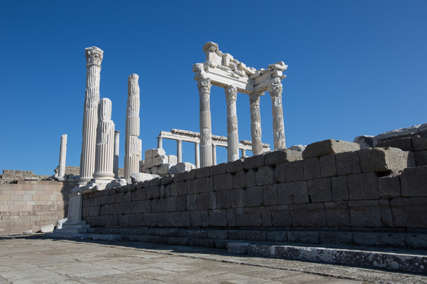 ペルガモンのアクロポリス遺跡 - 写真・画像