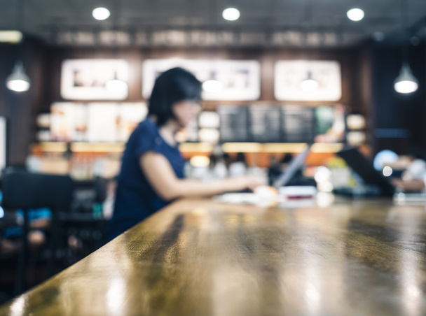 Nő dolgozik laptop tábla kávézó étterem - Fotó, kép