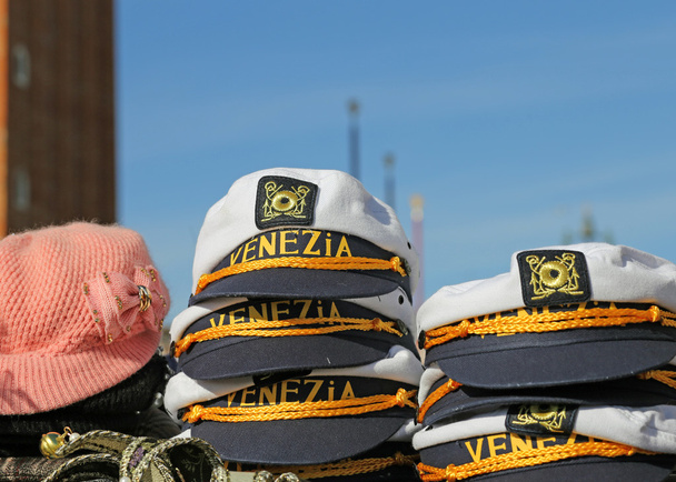 καπέλο για τους ιστιοπλόους με Βενετία γράφει προς πώληση - Φωτογραφία, εικόνα