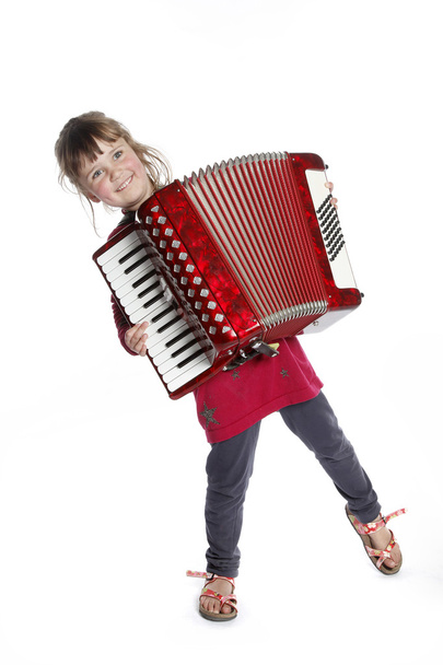 bardzo młoda dziewczyna z akordeon w studio - Zdjęcie, obraz