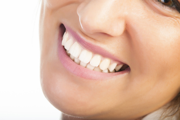 Lähikuva naisen hampaat ja huulet
 - Valokuva, kuva