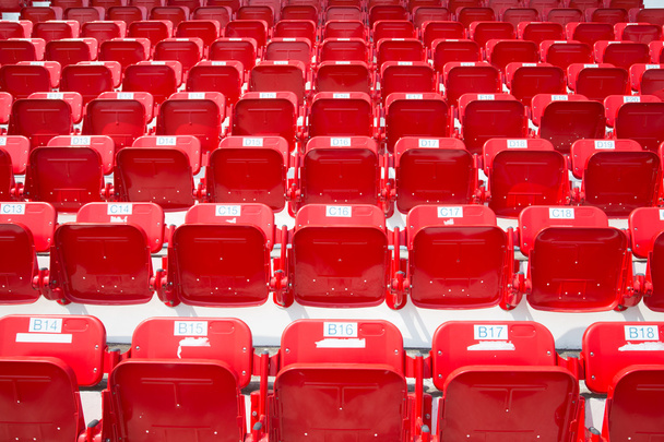 anfiteatro de assentos vermelhos
 - Foto, Imagem