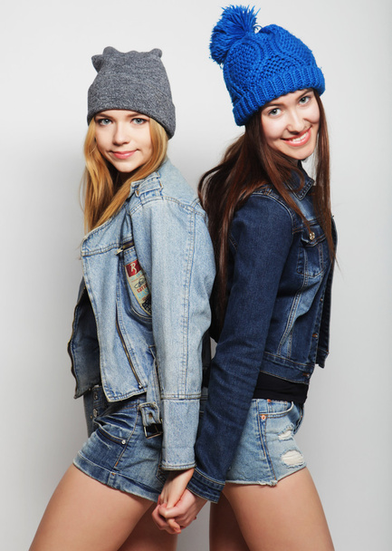 Two young girl hipster friends standing together - Foto, imagen