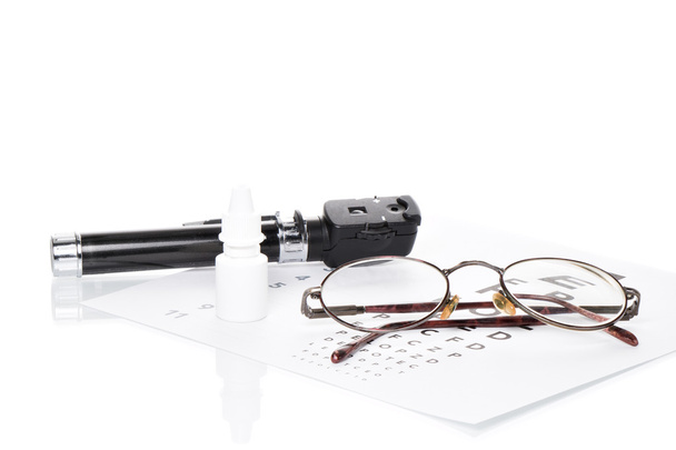 Oftalmoscopio, prueba ocular y gafas
 - Foto, imagen