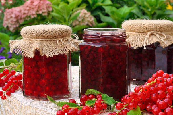 sklenice domácí marmeládu s čerstvým ovocem - Fotografie, Obrázek